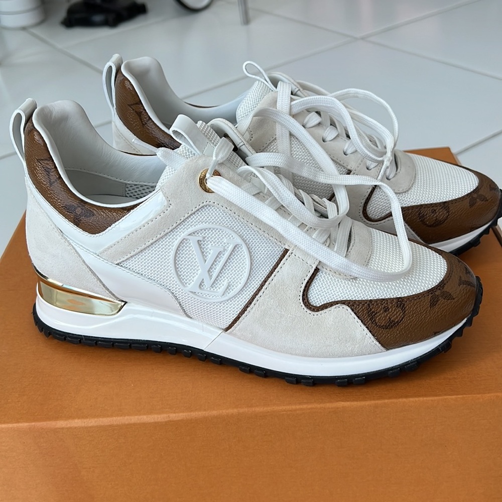 Sold out in the store !Louis Vuitton sneaker size 8